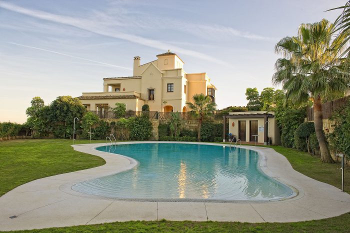 Piscina Los Cortijos de la Reserva